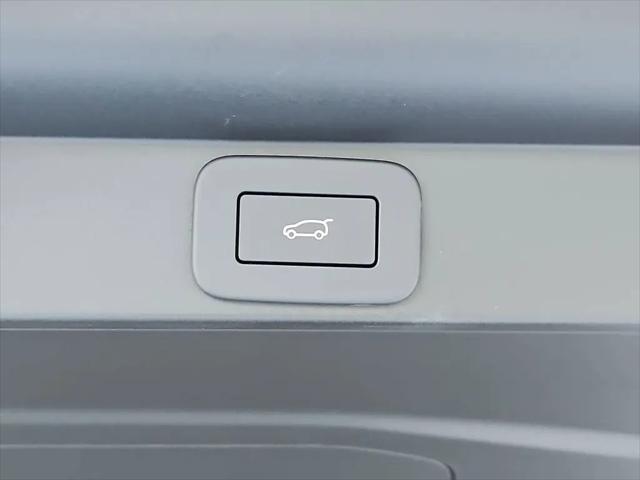 2026 Land Rover Range Rover P550e SE