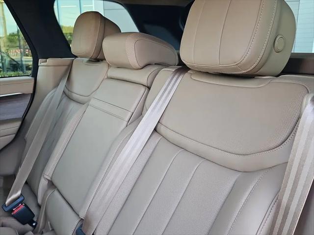 2026 Land Rover Range Rover P550e SE