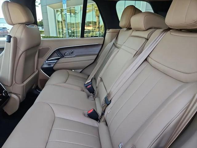 2026 Land Rover Range Rover P550e SE