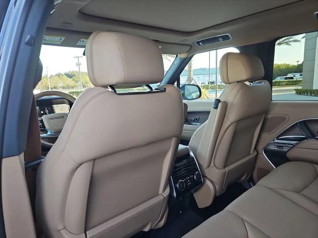 2026 Land Rover Range Rover P550e SE