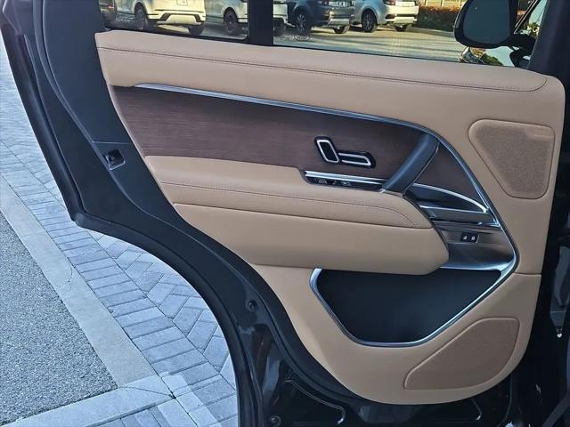 2026 Land Rover Range Rover P550e SE