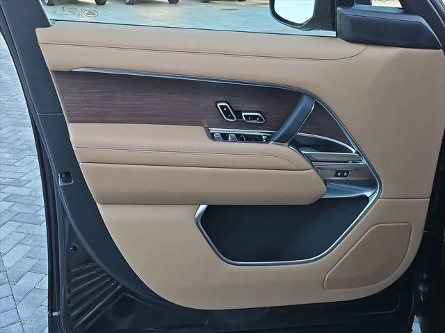 2026 Land Rover Range Rover P550e SE