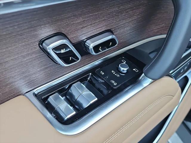 2026 Land Rover Range Rover P550e SE