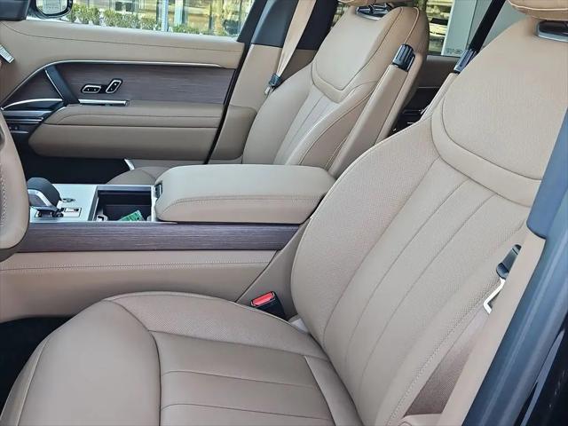 2026 Land Rover Range Rover P550e SE