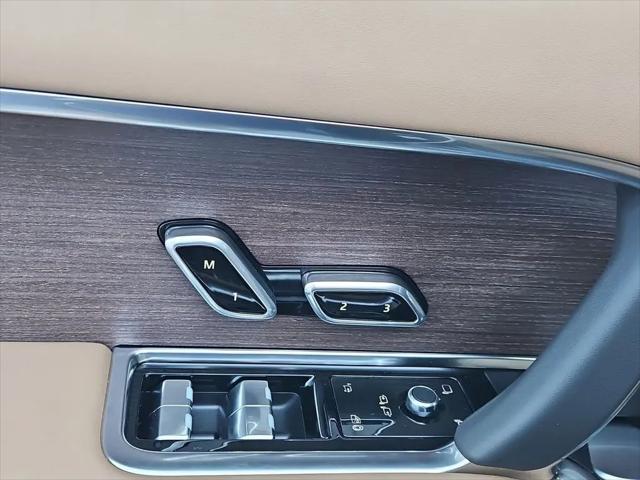 2026 Land Rover Range Rover P550e SE
