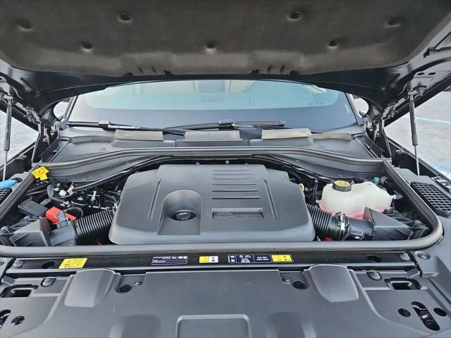 2026 Land Rover Range Rover P550e SE