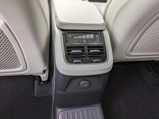 2024 Volvo XC90 Recharge T8 Plus Bright Theme 7-Seater