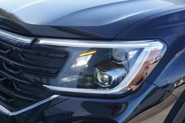 2026 Volkswagen Atlas Cross Sport SE with Technology