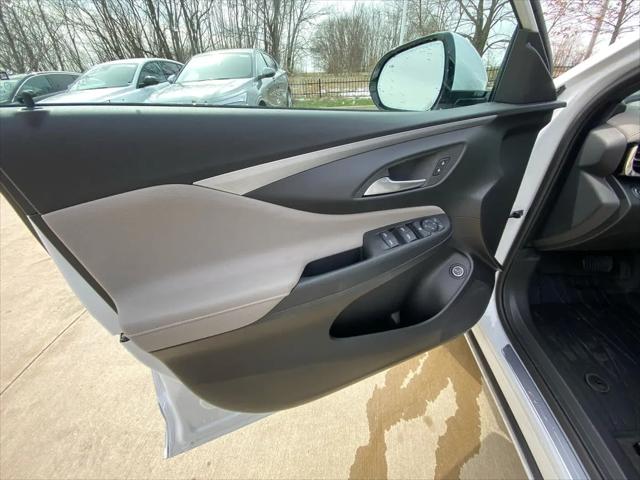 2026 Buick NV Avenir FWD