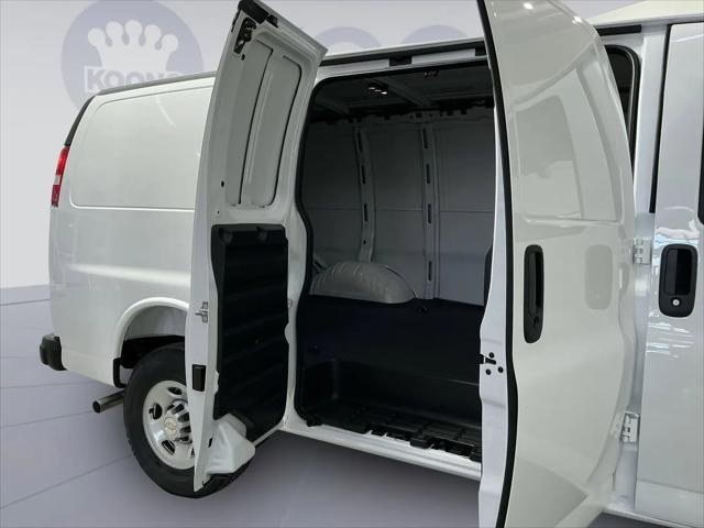 2026 Chevrolet Express Cargo Van 2500 Regular Wheelbase, WT, RWD
