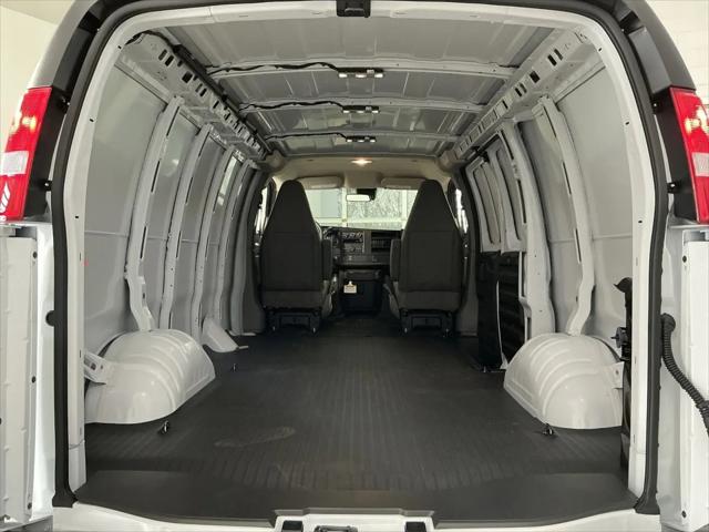 2026 Chevrolet Express Cargo Van 2500 Regular Wheelbase, WT, RWD