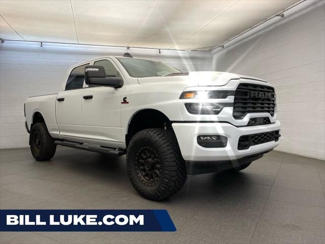 2026 RAM Ram 2500 RAM 2500 BLACK EXPRESS CREW CAB 4X4 64 BOX
