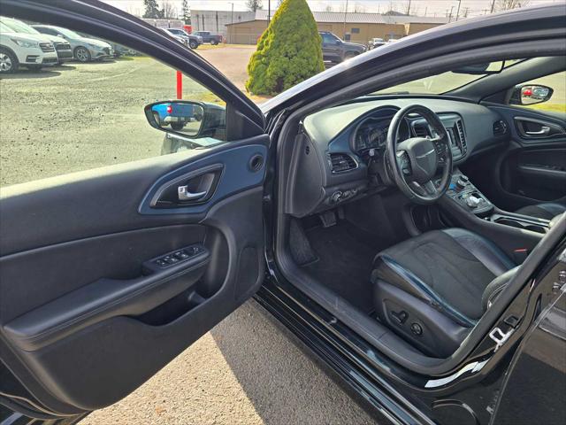 2016 Chrysler 200 S