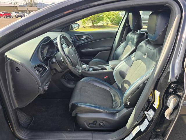 2016 Chrysler 200 S