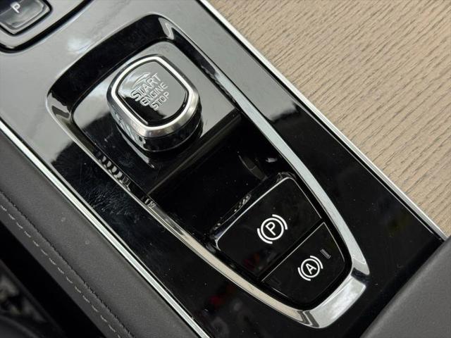 2025 Volvo XC90 Plug-In Hybrid T8 Plus 7-Seater