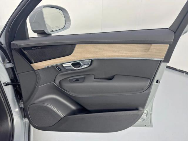 2025 Volvo XC90 Plug-In Hybrid T8 Plus 7-Seater