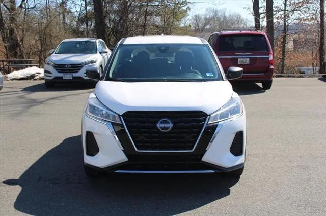 2022 Nissan Kicks S Xtronic CVT