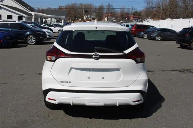 2022 Nissan Kicks S Xtronic CVT