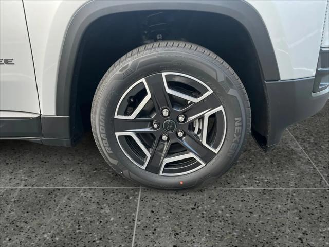 2026 Jeep Cherokee Laredo 4x4