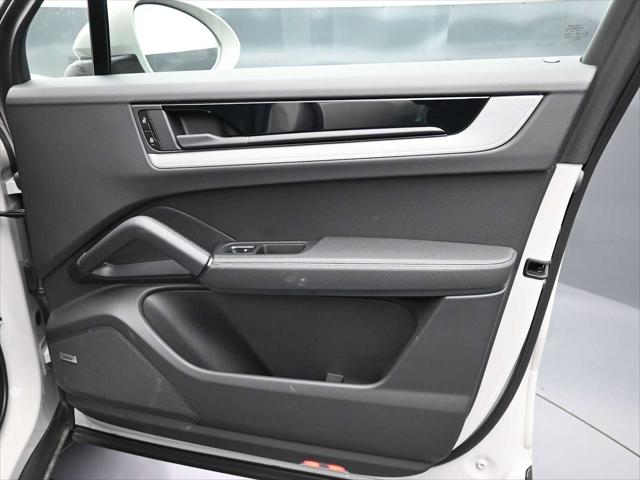 2025 Porsche Cayenne Unknown