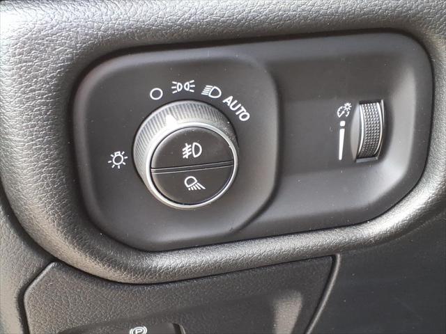 2026 Ram 1500 Express Crew Cab 4x4 5'7" Box