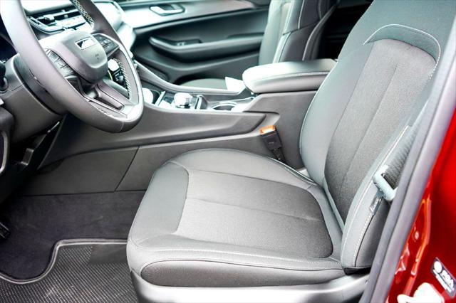 2026 Jeep Grand Cherokee Laredo 4x2