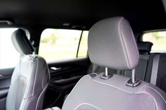 2026 Jeep Grand Cherokee Laredo 4x2