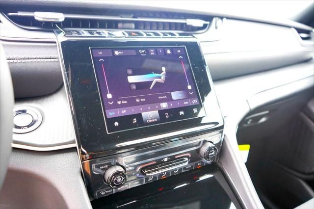 2026 Jeep Grand Cherokee Laredo 4x2