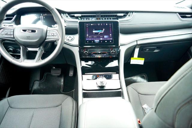 2026 Jeep Grand Cherokee Laredo 4x2