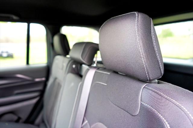 2026 Jeep Grand Cherokee Laredo 4x2