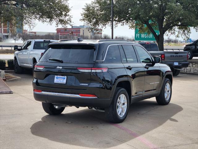 2026 Jeep Grand Cherokee Laredo 4x2