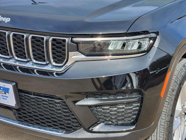 2026 Jeep Grand Cherokee Laredo 4x2