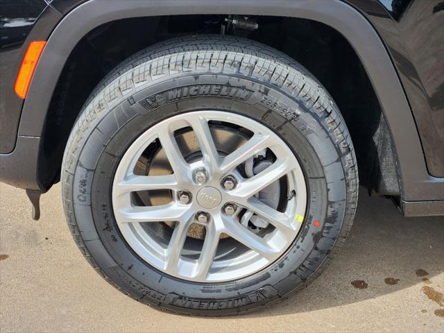 2026 Jeep Grand Cherokee Laredo 4x2