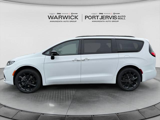 2026 Chrysler Pacifica Select AWD