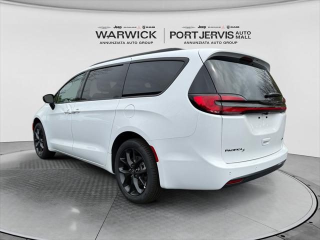 2026 Chrysler Pacifica Select AWD