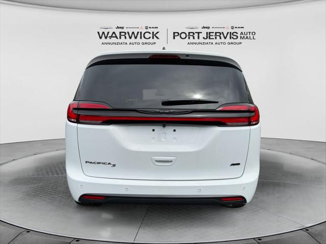 2026 Chrysler Pacifica Select AWD