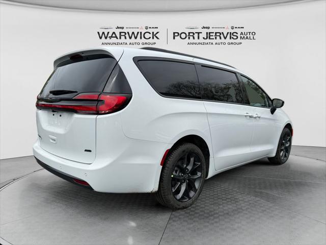 2026 Chrysler Pacifica Select AWD