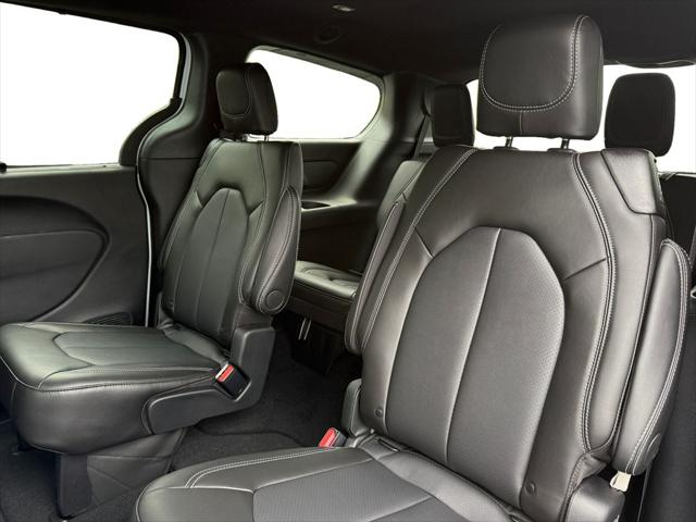 2026 Chrysler Pacifica Select AWD
