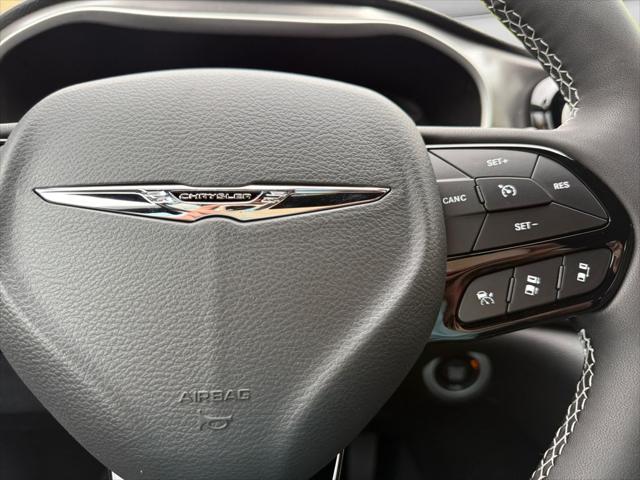2026 Chrysler Pacifica Select AWD