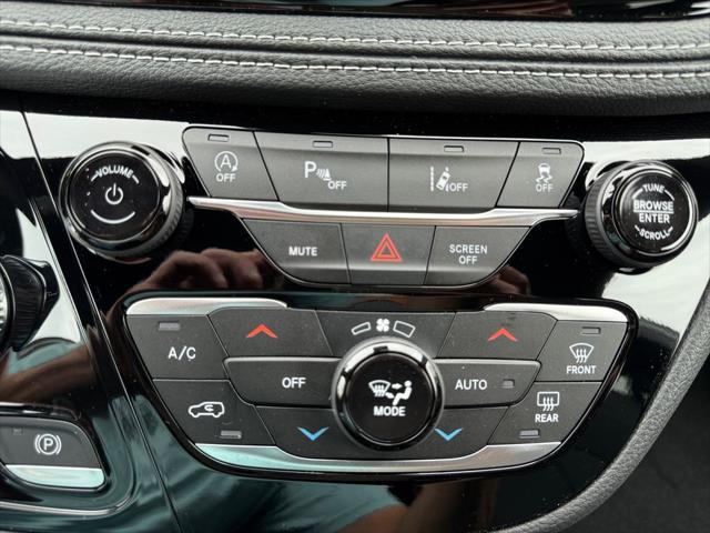 2026 Chrysler Pacifica Select AWD