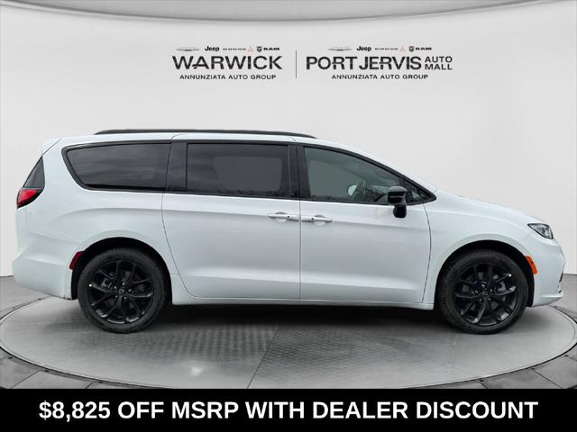 2026 Chrysler Pacifica Select AWD