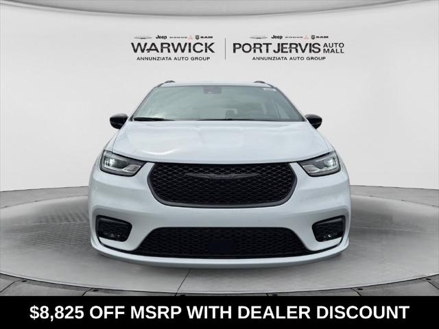 2026 Chrysler Pacifica Select AWD