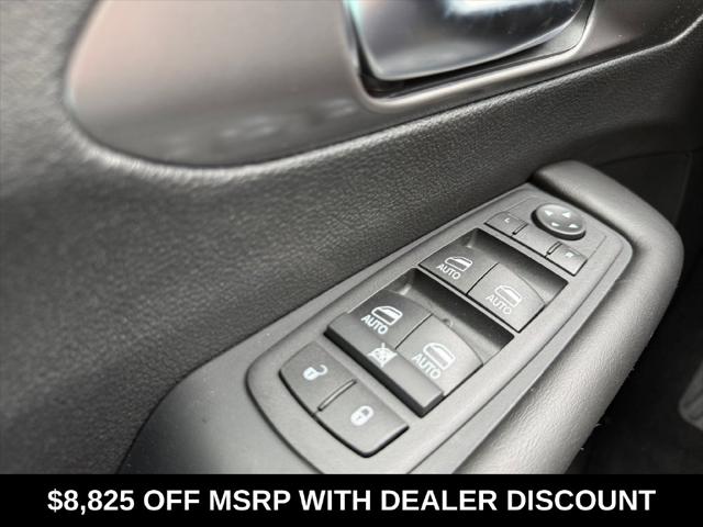 2026 Chrysler Pacifica Select AWD