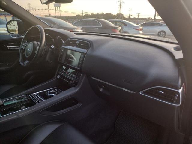 2018 Jaguar F-PACE 25t Premium
