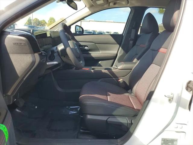 2025 Nissan Kicks SR FWD