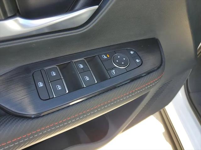 2025 Nissan Kicks SR FWD