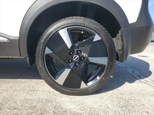 2025 Nissan Kicks SR FWD