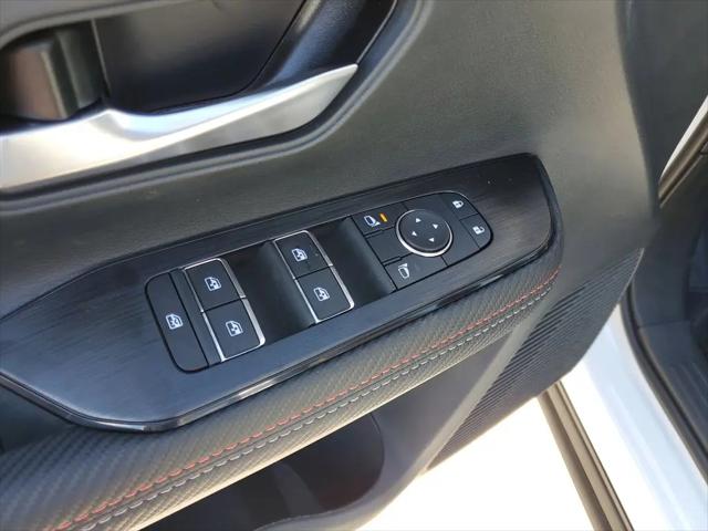 2025 Nissan Kicks SR FWD