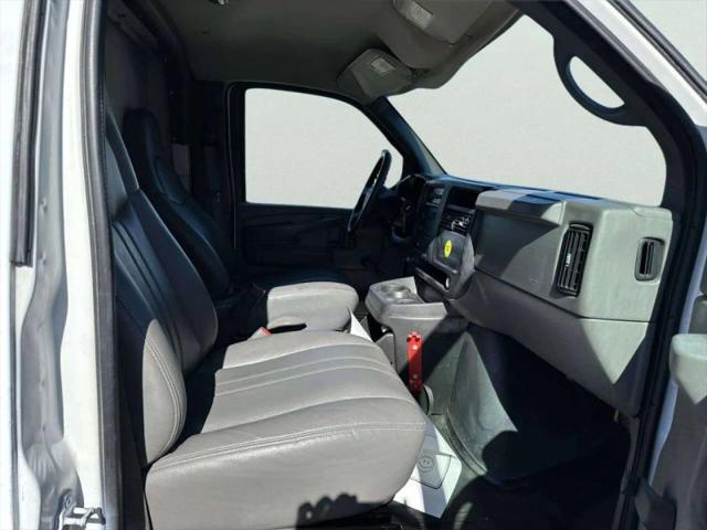 2007 GMC Savana Cutaway Work Van