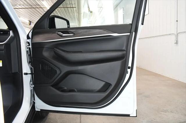 2026 Jeep Grand Cherokee L Altitude 4x4